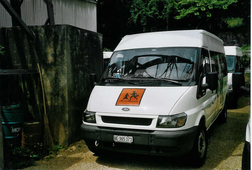 (069'006) - Funi-Car, Biel - Nr. 71/BE 365'371 - Ford am 7. Juli 2004 in Biel, Garage