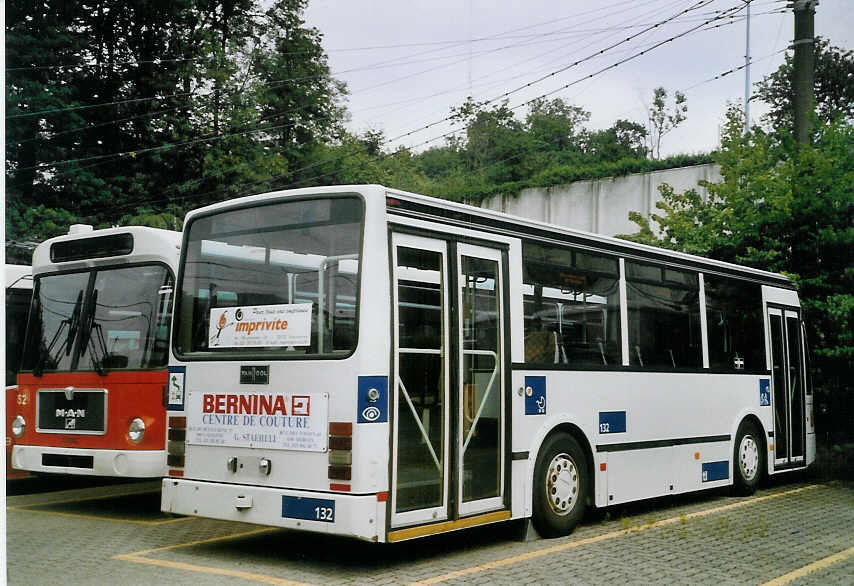 (069'019) - TL Lausanne - Nr. 132 - Van Hool am 8. Juli 2004 in Lausanne, Dpt Borde