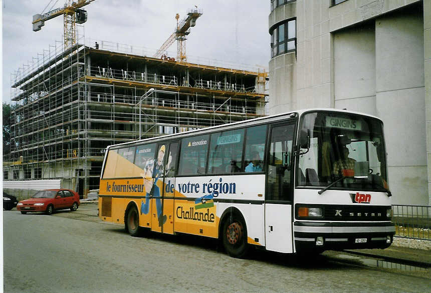 (069'210) - TPN Nyon - VD 1293 - Setra am 8. Juli 2004 beim Bahnhof Nyon