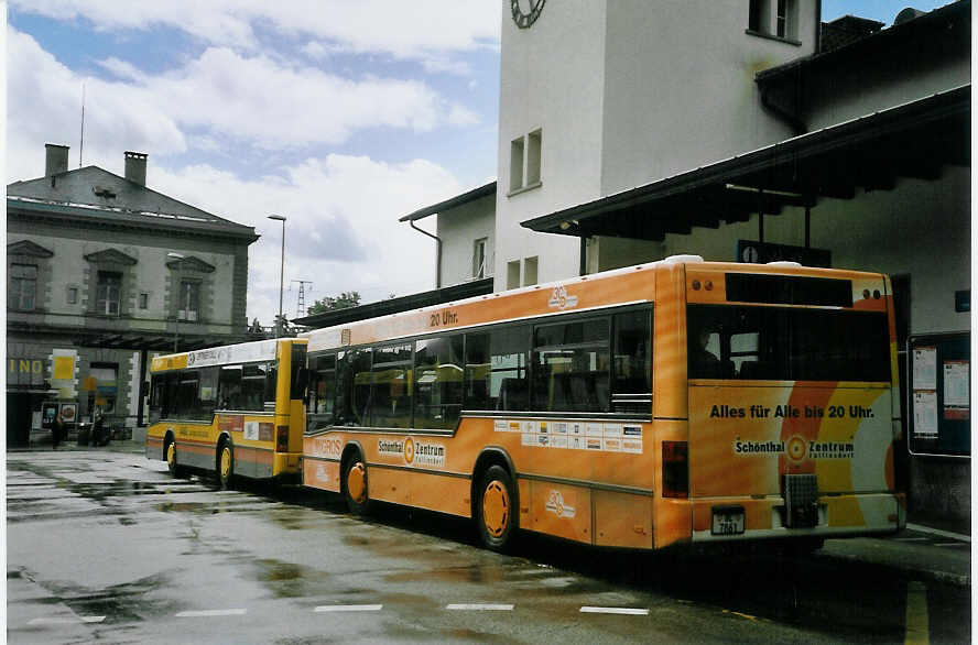 (069'232) - AAGL Liestal - Nr. 56/BL 7861 - MAN/MAN-Lauber am 10. Juli 2004 beim Bahnhof Liestal