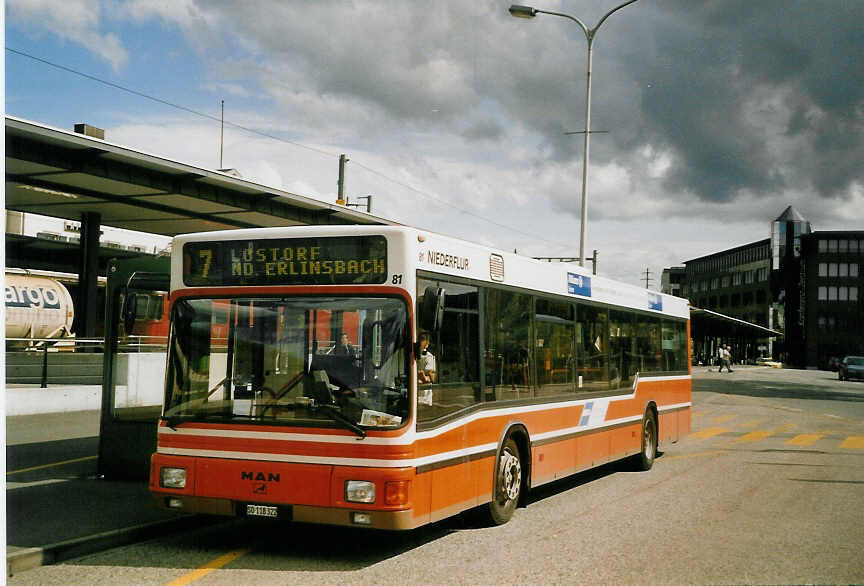 (069'321) - BOGG Wangen b.O. - Nr. 81/SO 118'322 - MAN (ex SOO Olten Nr. 81) am 10. Juli 2004 beim Bahnhof Olten