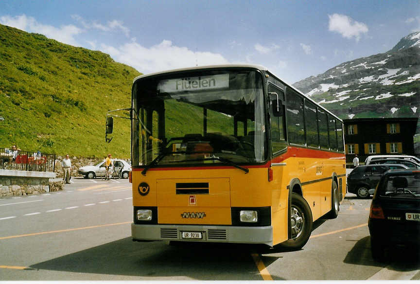 (069'435) - Walker, Urnerboden - UR 9230 - NAW/R&J (ex Schnider, Schpfheim) am 17. Juli 2004 auf dem Klausenpass