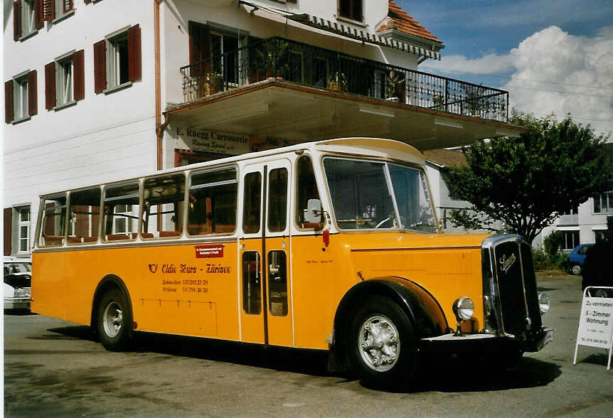 (069'518) - Oldie-Tours Zrisee, Wollerau - Nr. 2 - Saurer/R&J (ex Jaggi, Kippel Nr. 4) am 17. Juli 2004 in Schmerikon, Garage