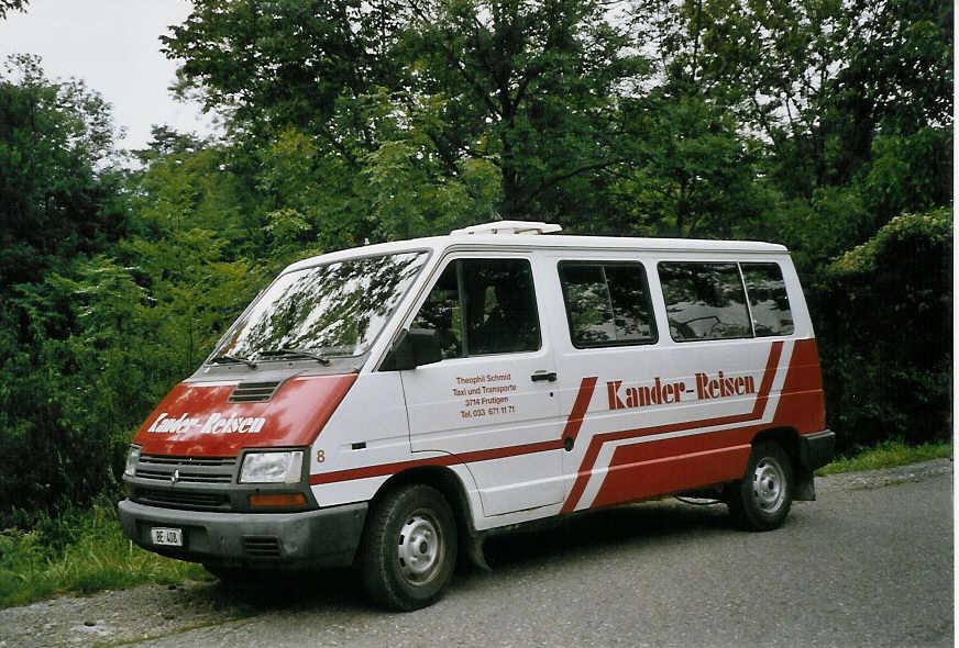 (069'527) - Kander-Reisen, Frutigen - Nr. 8/BE 408 - Renault am 20. Juli 2004 in Steffisburg, Fhrenstrasse
