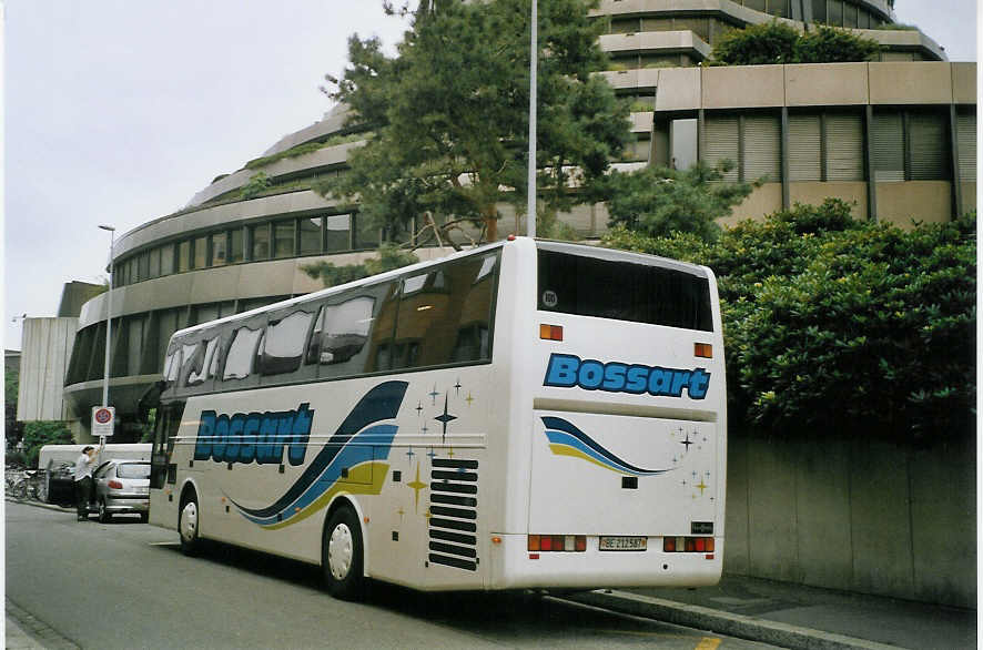 (069'629) - Maurer&Marolf, Neuenegg - BE 212'587 - Van Hool (ex Bossart, Glattbrugg) am 24. Juli 2004 beim Bahnhof Basel 