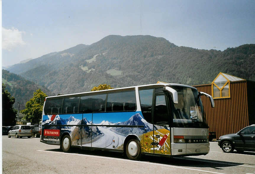 (069'832) - Ruffiner, Turtmann - VS 247'223 - Setra am 1. August 2004 beim Bahnhof Wilderswil