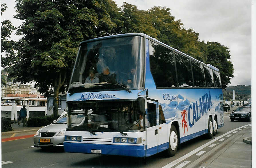 (070'122) - Roth, Chur - GR 1666 - Drgmller am 21. August 2004 beim Bahnhof Luzern