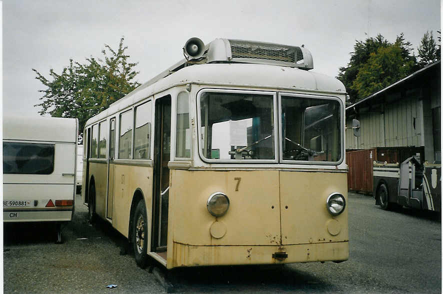 (071'008) - STI Thun - Nr. 7 - Berna/Gangloff Trolleybus am 11. September 2004 in Niederscherli