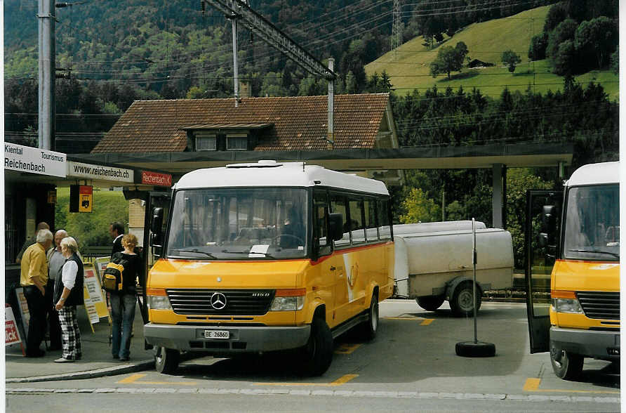 (071'136) - Portenier, Adelboden - Nr. 5/BE 26'860 - Mercedes/Kusters am 19. September 2004 beim Bahnhof Reichenbach