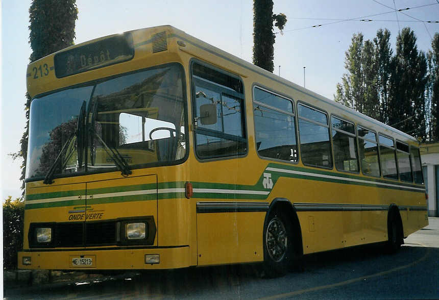 (071'318) - TN Neuchtel - Nr. 213/NE 15'213 - Volvo/Hess am 3. Oktober 2004 in Neuchtel, Dpt