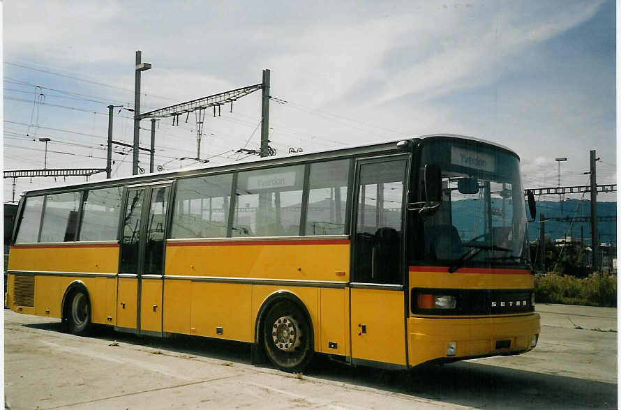 (071'416) - CarPostal Vaud-Fribourg - Setra (ex P 25'012) am 3. Oktober 2004 in Yverdon, Garage