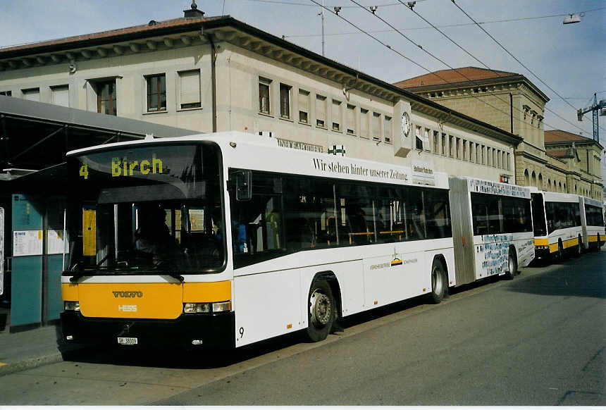 (071'518) - VBSH Schaffhausen - Nr. 9/SH 38'009 - Volvo/Hess am 4. Oktober 2004 beim Bahnhof Schaffhausen