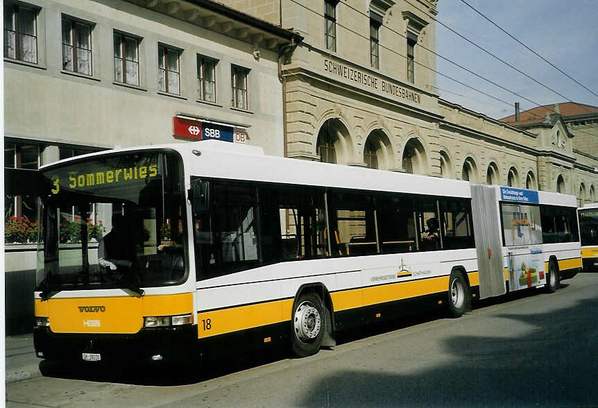 (071'526) - VBSH Schaffhausen - Nr. 18/SH 38'018 - Volvo/Hess am 4. Oktober 2004 beim Bahnhof Schaffhausen