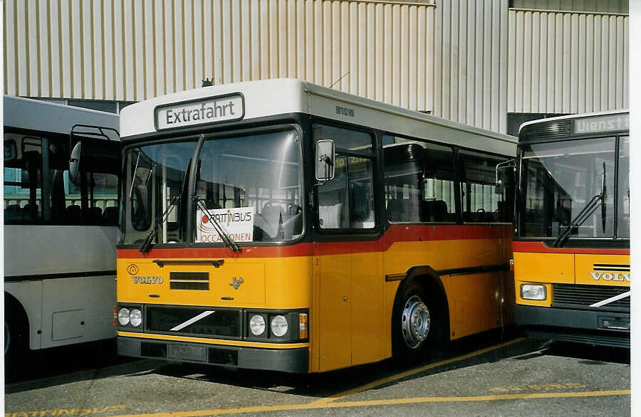 (071'729) - Keller, Hottwil - Nr. 2 - Volvo/FHS am 5. Oktober 2004 in Biel, Rattinbus (Teilaufnahme)