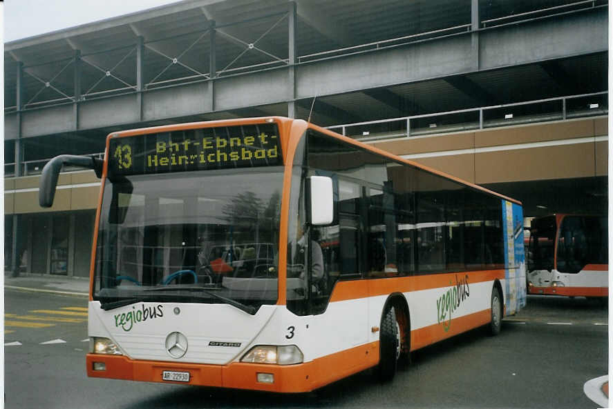 (072'013) - VBH Herisau - Nr. 3/AR 22'930 - Mercedes am 11. Oktober 2004 beim Bahnhof Herisau