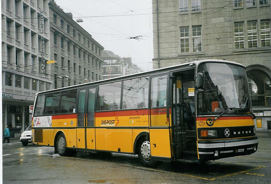 (072'029) - Schwizer, Goldach - Nr. 8/SG 80'491 - Setra am 11. Oktober 2004 beim Bahnhof St. Gallen