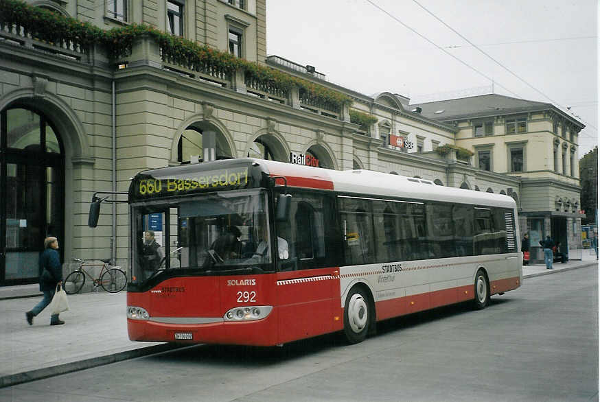 (072'133) - SW Winterthur - Nr. 292/ZH 730'292 - Solaris am 11. Oktober 2004 beim Hauptbahnhof Winterthur