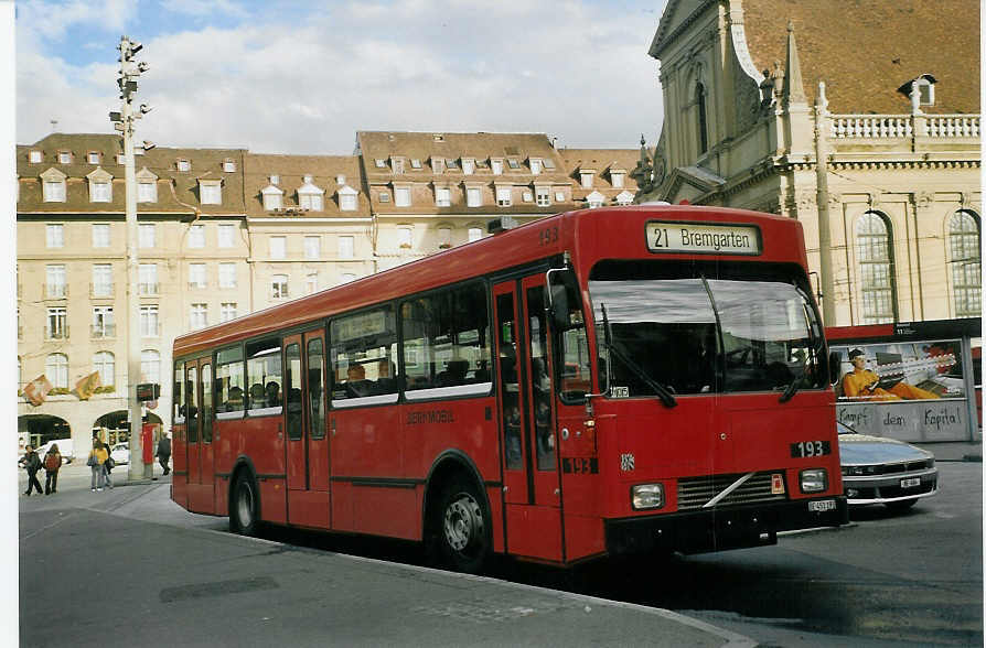 (072'219) - Bernmobil, Bern - Nr. 193/BE 451'193 - Volvo/Gangloff am 21. Oktober 2004 beim Bahnhof Bern