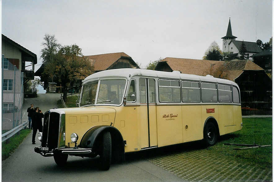 (072'336) - Burri, Teuffenthal - BE 26'725 - Saurer/R&J am 31. Oktober 2004 in Buchen, Schulhaus