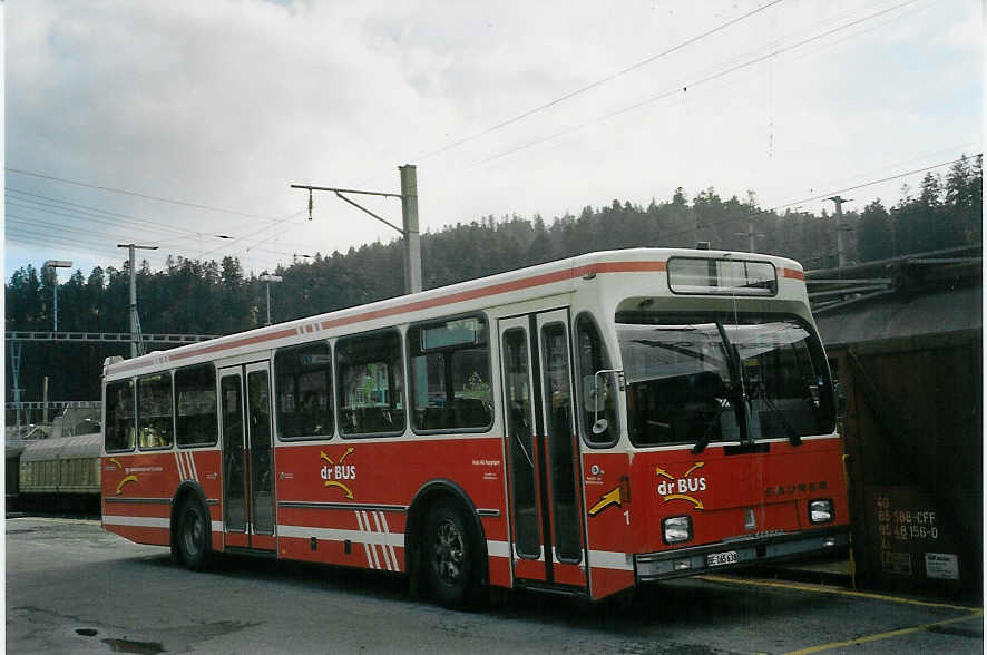 (072'535) - AAGK Koppigen - Nr. 1/BE 165'638 - Saurer/R&J (ex STI Thun Nr. 48) am 8. November 2004 beim Bahnhof Langnau (Einsatz AOE)