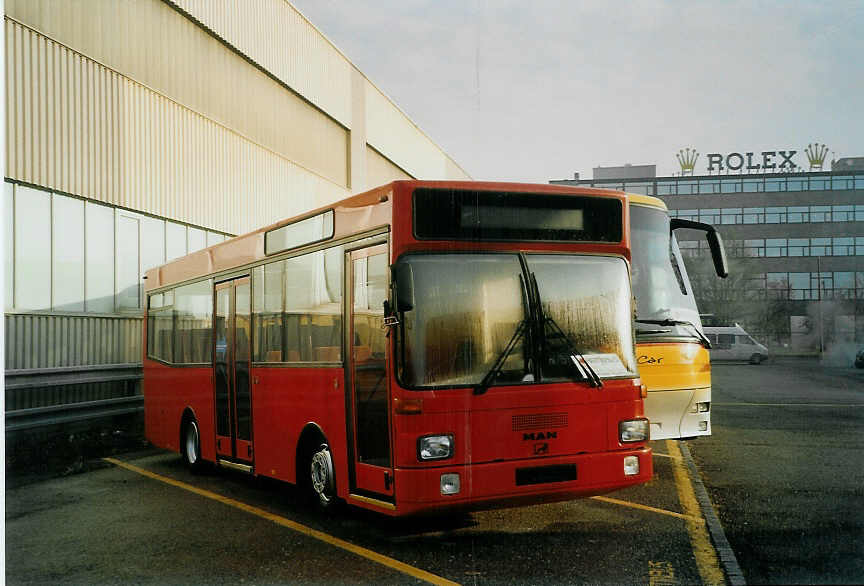 (072'717) - AHW Horgen - Nr. 11 - MAN/FHS am 27. November 2004 in Biel, Rattinbus