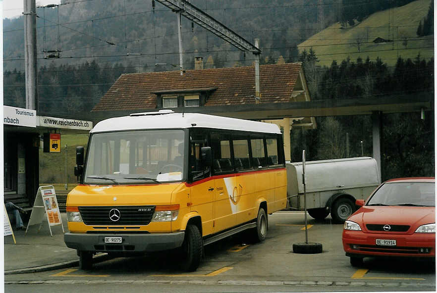 (072'831) - Portenier, Adelboden - Nr. 7/BE 90'275 - Mercedes/Kusters am 29. November 2004 beim Bahnhof Reichenbach