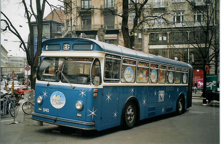 (073'006) - VBZ Zrich - Nr. 540 - Saurer/Saurer Pcklibus am 11. Dezember 2004 in Zrich, Bahnhofstrasse