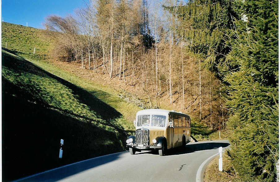 (073'015) - Burri, Teuffenthal - BE 178 U - Saurer/R&J am 12. Dezember 2004 bei Teuffenthal