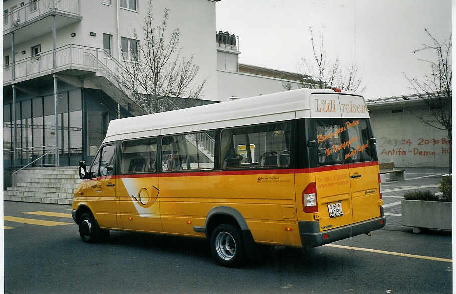 (073'229) - Ldi, Uetendorf - BE 561'504 - Mercedes am 13. Dezember 2004 beim Bahnhof Uetendorf