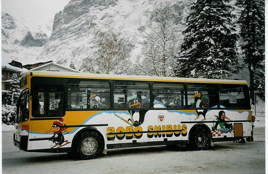 (073'428) - AVG Grindelwald - Nr. 19/BE 363'305 - Vetter am 29. Dezember 2004 beim Bahnhof Grindelwald