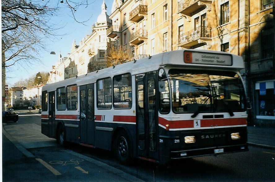 (073'810) - VBSG St. Gallen - Nr. 211/SG 141'211 - Saurer/Hess am 8. Januar 2005 beim Bahnhof St. Gallen