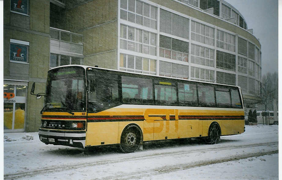 (074'329) - STI Thun - Nr. 18/BE 26'814 - Setra (ex AvH Heimenschwand Nr. 1) am 24. Januar 2005 beim Bahnhof Thun