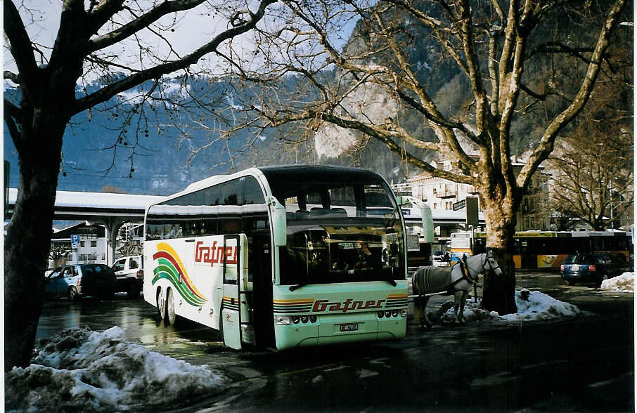 (074'417) - Gafner, Thun - Nr. 27/BE 34'105 - Temsa am 6. Februar 2005 beim Bahnhof Interlaken West