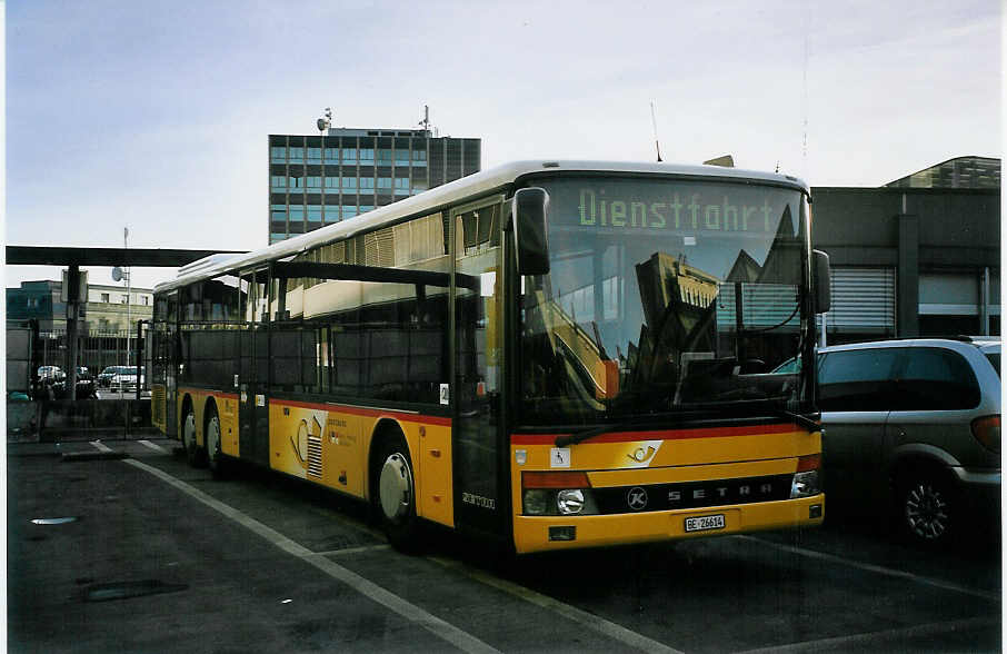 (074'419) - AVA Aarberg - Nr. 4/BE 26'614 - Setra am 10. Februar 2005 in Bern, Postautostation