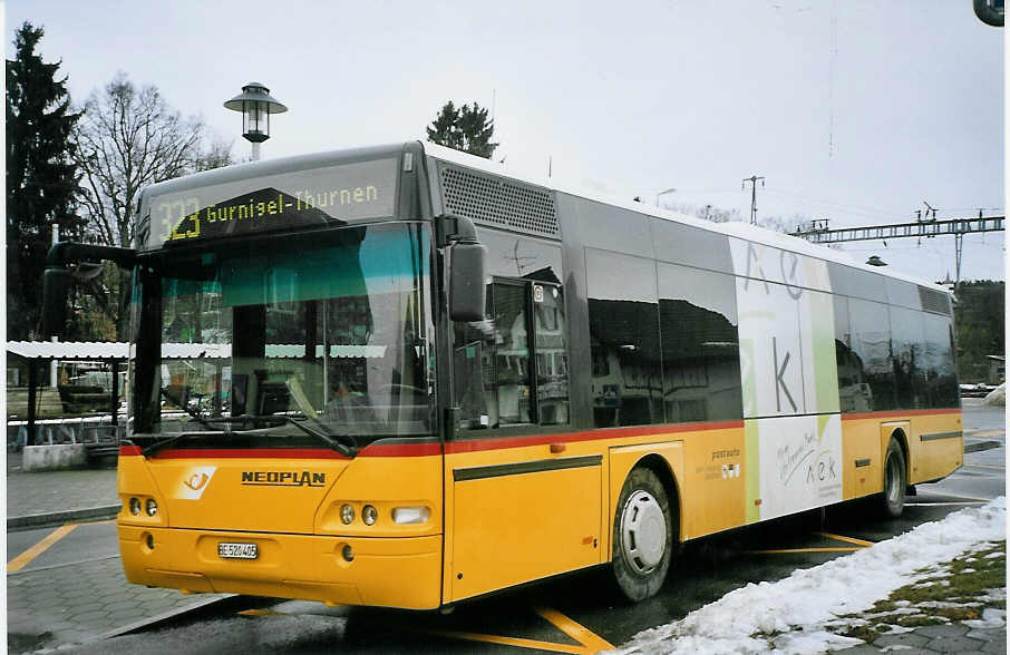 (074'721) - Engeloch, Riggisberg - Nr. 4/BE 520'405 - Neoplan (ex Nr. 12) am 12. Februar 2005 beim Bahnhof Schwarzenburg