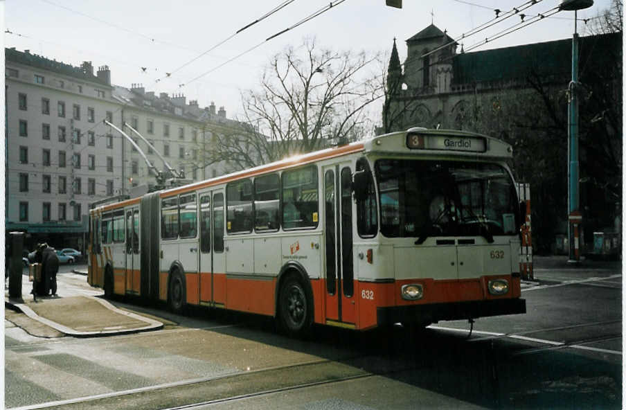 (074'906) - TPG Genve - Nr. 632 - FBW/Hess Gelenktrolleybus am 24. Februar 2005 beim Bahnhof Genve