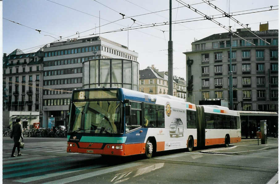 (074'919) - TPG Genve - Nr. 378/GE 96'943 - Volvo am 24. Februar 2005 beim Bahnhof Genve