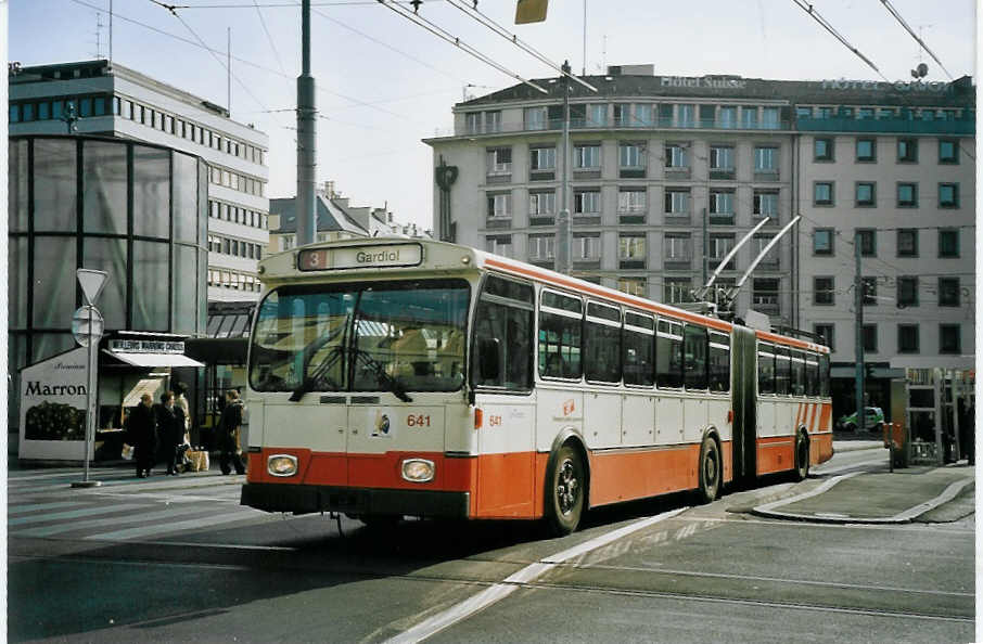 (074'921) - TPG Genve - Nr. 641 - FBW/Hess Gelenktrolleybus am 24. Februar 2005 beim Bahnhof Genve