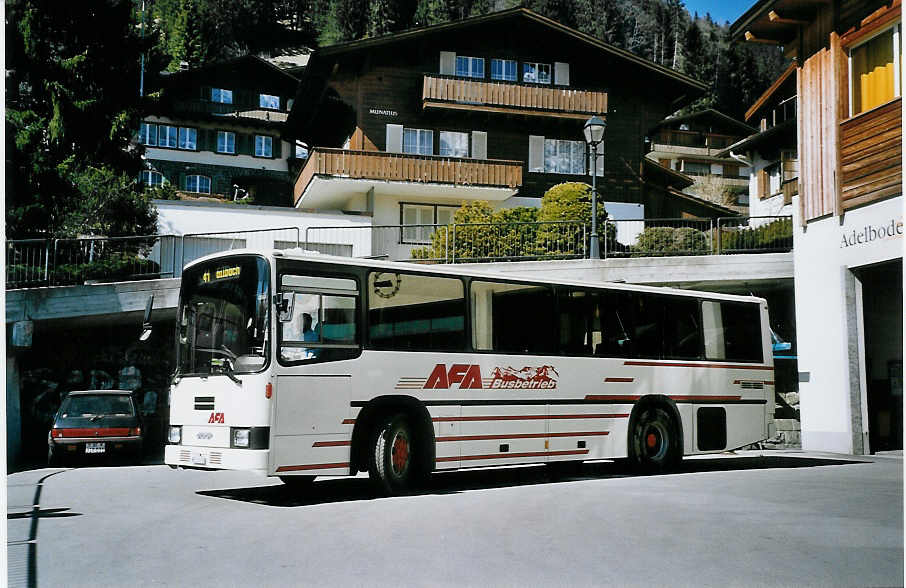 (075'926) - AFA Adelboden - Nr. 18/BE 555'853 - NAW/R&J (ex Autopostale, Mendrisio Nr. 38; ex Piotti, Balerna Nr. 38; ex AAGI Interlaken Nr. 38; ex Schmocker, Beatenberg Nr. 3) am 3. April 2005 beim Autobahnhof Adelboden