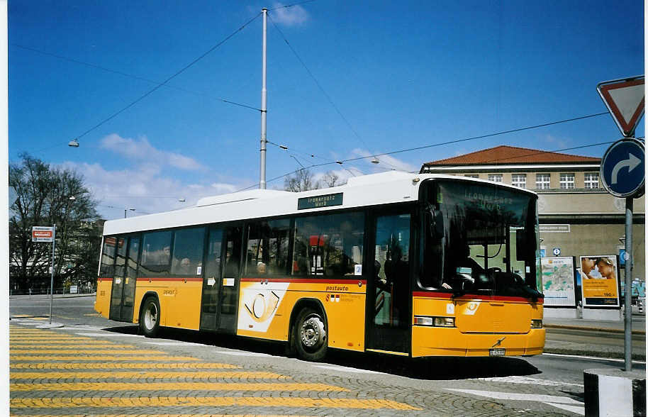 (076'033) - PostAuto Bern-Freiburg-Solothurn - Nr. 512/BE 615'599 - Volvo/Hess (ex P 25'678) am 10. April 2005 in Bern, Helvetiaplatz