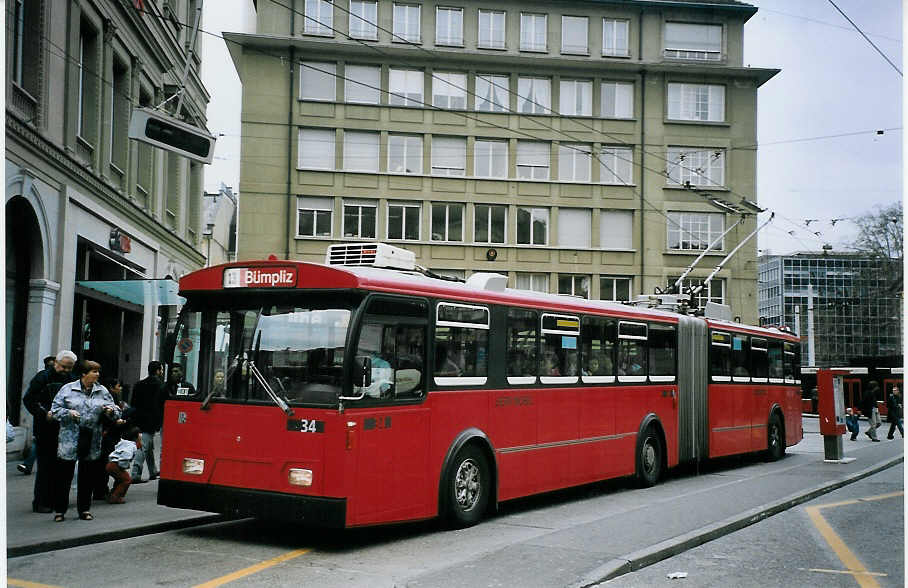 (076'129) - Bernmobil, Bern - Nr. 34 - FBW/Gangloff Gelenktrolleybus am 16. April 2005 beim Bahnhof Bern