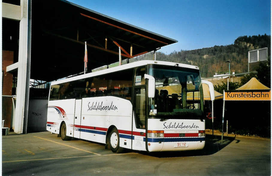 (076'221) - Aus Belgien: Scheldeboorden, Temse - BTL-716 - Van Hool am 22. April 2005 in Thun, Grabengut