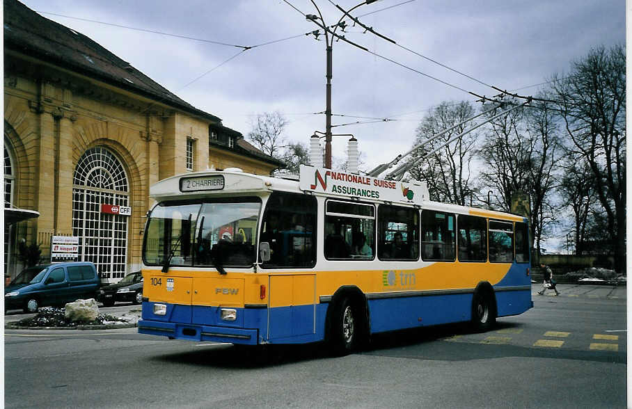 (076'234) - TC La Chaux-de-Fonds - Nr. 104 - FBW/Hess-Haag Trolleybus am 23. April 2005 beim Bahnhof La Chaux-de-Fonds