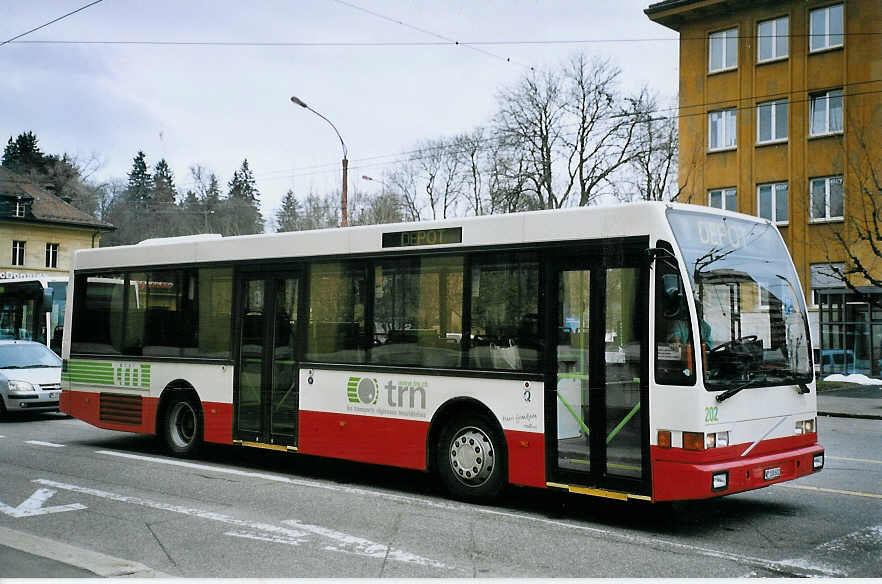 (076'303) - VR La Chaux-de-Fonds - Nr. 202/NE 100'602 - Volvo/Berkhof am 23. April 2005 beim Bahnhof La Chaux-de-Fonds