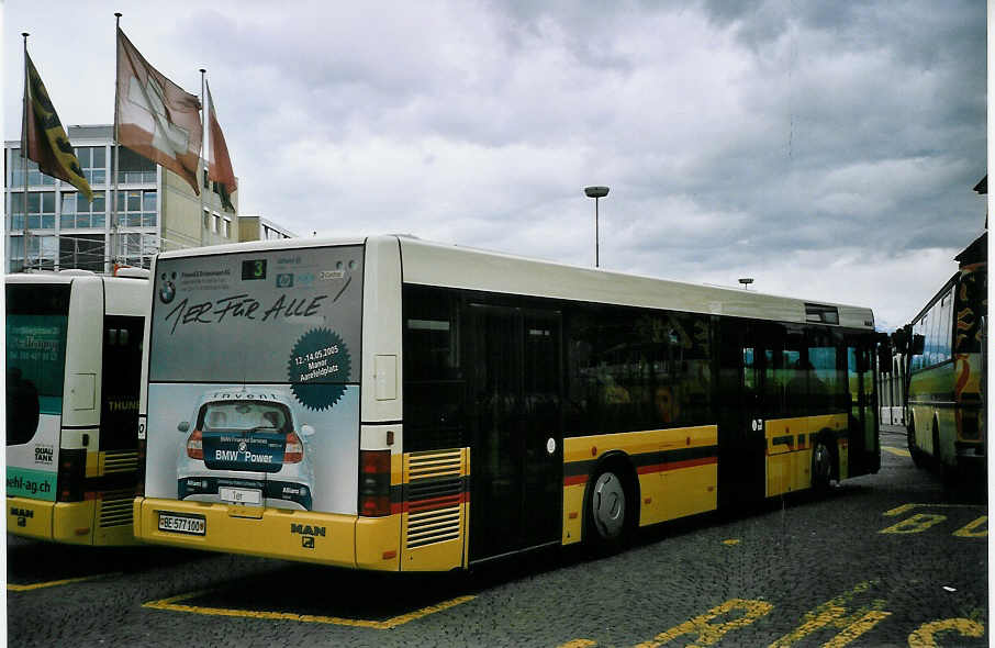 (076'515) - STI Thun - Nr. 100/BE 577'100 - MAN am 7. Mai 2005 beim Bahnhof Thun