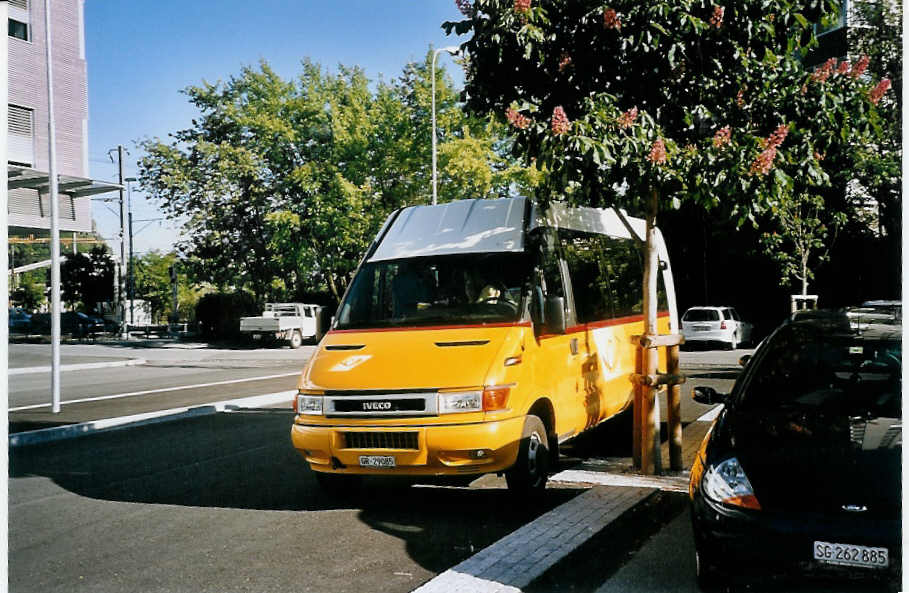 (076'707) - Ackermann, Says - GR 29'085 - Iveco am 25. Mai 2005 beim Bahnhof Landquart