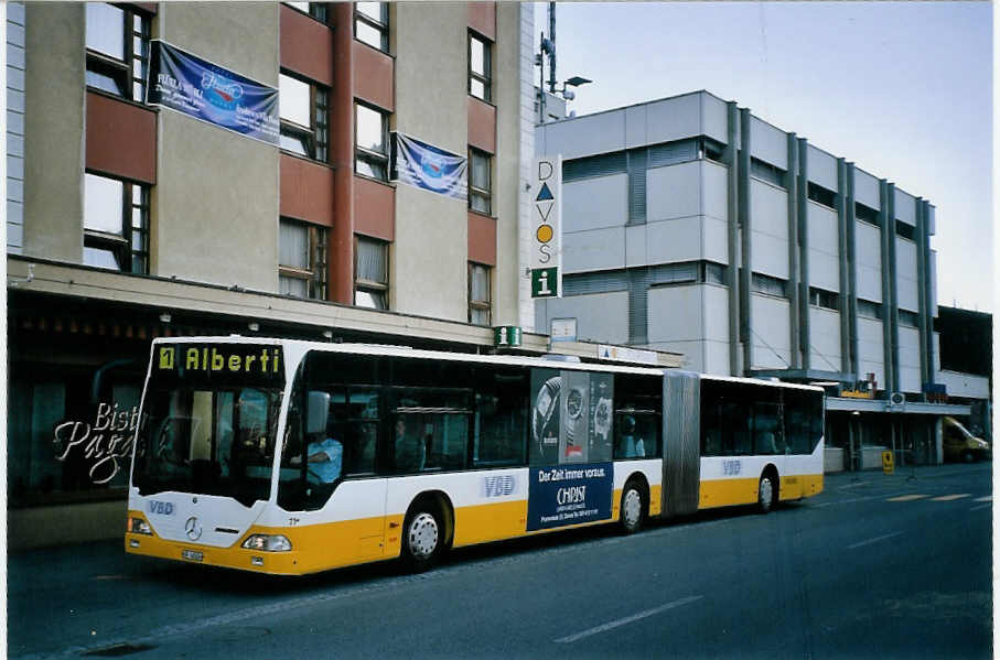 (076'723) - VBD Davos - Nr. 11/GR 46'524 - Mercedes am 26. Mai 2005 beim Bahnhof Davos-Dorf