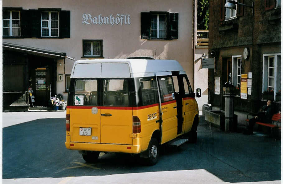 (076'733) - Hartmann, Kblis - Nr. 14/GR 375 - Mercedes am 27. Mai 2005 beim Bahnhof Kblis