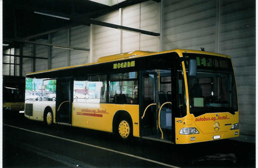 (077'036) - AAGL Liestal - Nr. 75/BL 7323 - Mercedes am 5. Juni 2005 in Liestal, Garage