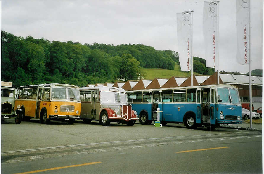 (077'109) - Streiff, Gelterkinden - AG 306'557 - Saurer/Gangloff (ex Oldie-Tours Zrisee, Wollerau; ex OTAG, Wald; ex Leibundgut, Obergoldbach; ex Krebs, Belpberg) + BSU Solothurn - Nr. 11/SO 20'727 - FBW/Hess + Ludwig, Breitenbach - Nr. 3/SO 153'387 - Saurer/R&J (ex Mahr, Benken; ex Altherr, Nesslau; ex AWA Amden Nr. 3) am 5. Juni 2005 in Liestal, Garage AAGL